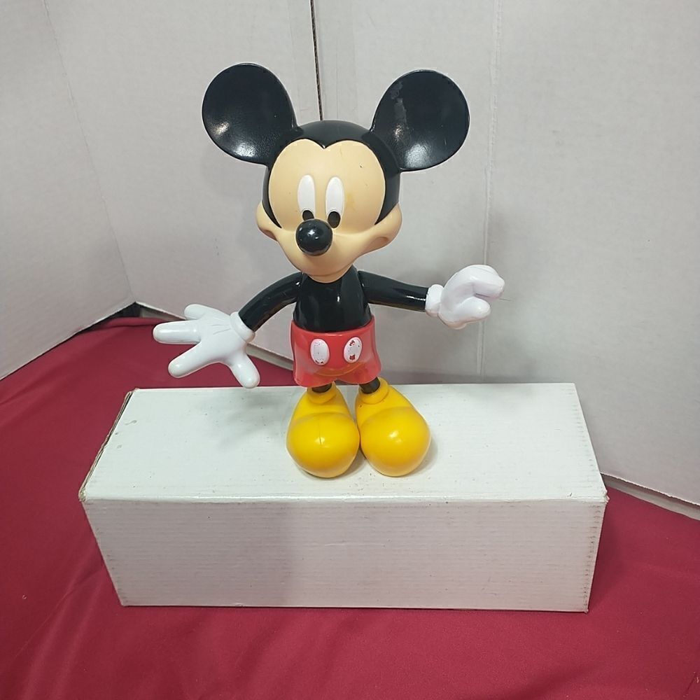 Vtg Walt Disney Attraction Mickey Mouse Hard Plastic Figure . Condition is Used. - Picture 4 of 10
